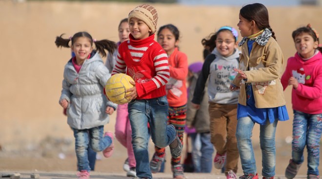 Các em nhỏ đang chơi ở thành phố Ras al-Ain của Syria
