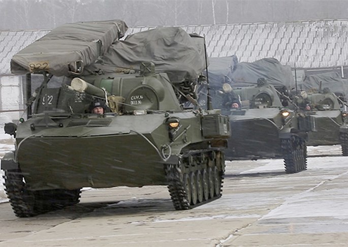 Xe chiến đấu của lính dù rời căn cứ - Ảnh: Bộ Quốc phòng Nga