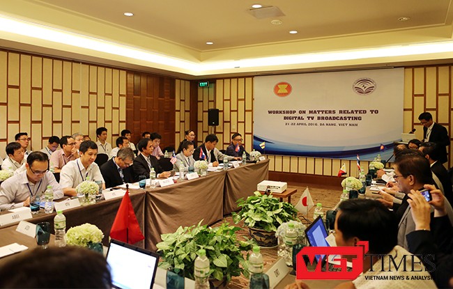 Sáng 21/4, tại Đà Nẵng, các cơ quan quản lý tần số các nước ASEAN đã nhóm họp, bàn về công tác quản lý, chuyển đổi kỹ thuật phát sóng truyền hình số.