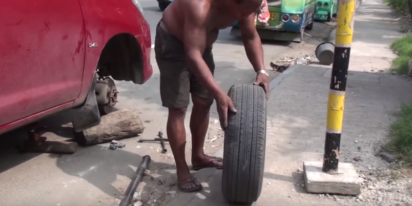 Clip vá lốp ôtô thủ công gây ngạc nhiên ở Phillipines 