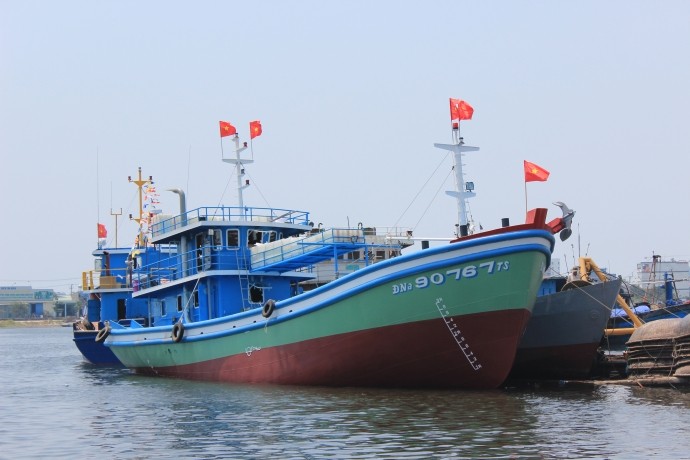 Tàu vỏ thép hành nghề lưới rê đầu tiên tại Đà Nẵng được hạ thủy sáng nay. Ảnh: Tấn Việt.