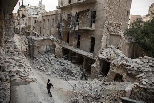 Cảnh đổ nát sau các cuộc giao tranh tại thành phố Aleppo ngày 2/5. Ảnh: AFP/TTXVN