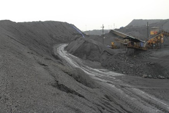 Hàng triệu tấn than vẫn ùn ứ tại các kho vận và đơn vị sản xuất của TKV. Ảnh: T.N.D