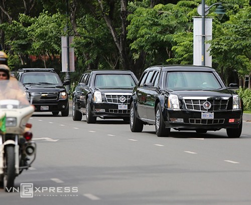 Đoàn xe tiền trạm của tổng thống Obama trên đưởng phố Sài Gòn. Ảnh: Đức Đồng.