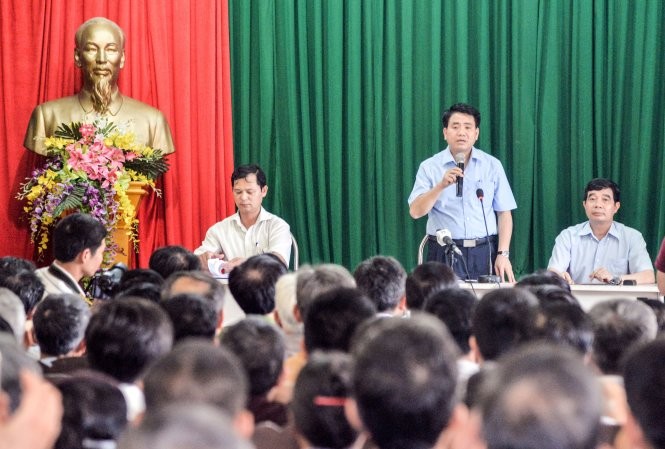 Chủ tịch UBND thành phố Hà Nội Nguyễn Đức Chung đối thoại với dân chiều tối 28-5 - Ảnh: X.THÀNH