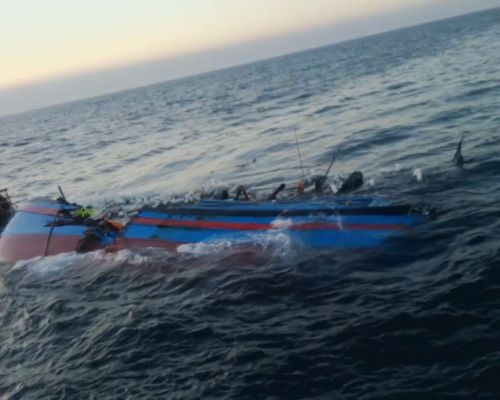 Tàu cá Việt lại bị đâm chìm, một ngư dân mất tích