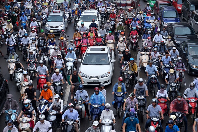 Phương tiện cá nhân tại Hà Nội gia tăng là một trong những nguyên nhân gây ùn tắc giao thông. Ảnh: Bá Đô.