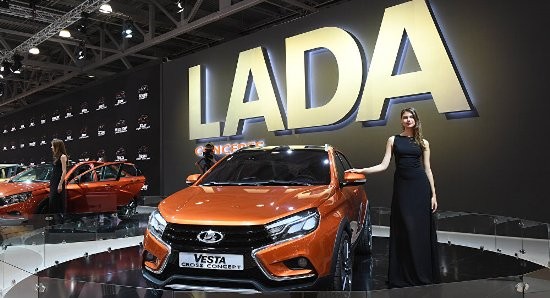 Mẫu xe Lada Vesta trưng bày tại Triển lãm xe hơi quốc tế Moskva 2016.