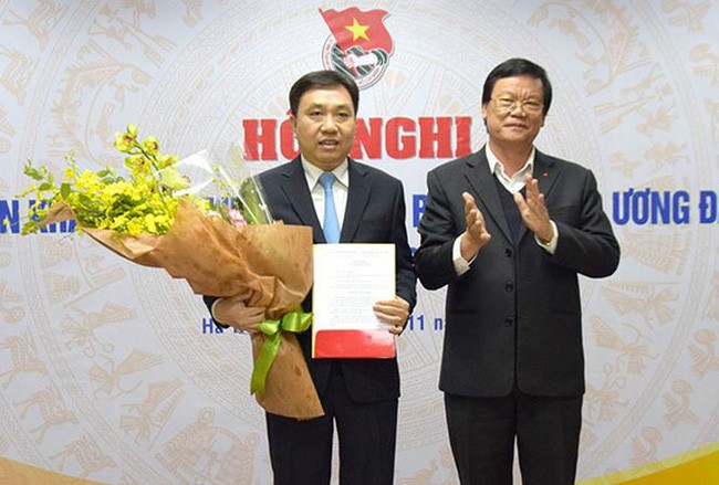 Tân Phó bí thư Tỉnh ủy Hà Giang Nguyễn Mạnh Dũng (bên trái). Ảnh Trung ương Đoàn