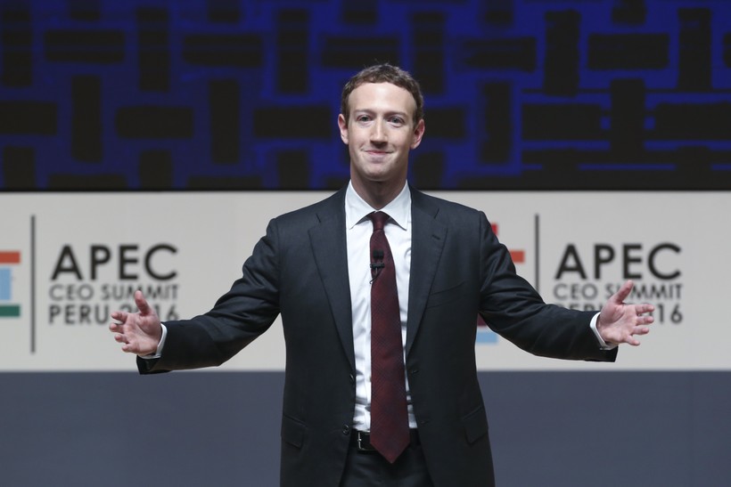 Với anh Mark Zuckerberg, đeo cà vạt là biểu tượng của sự nghiêm túc trong công việc. Nguồn: FortuneDot