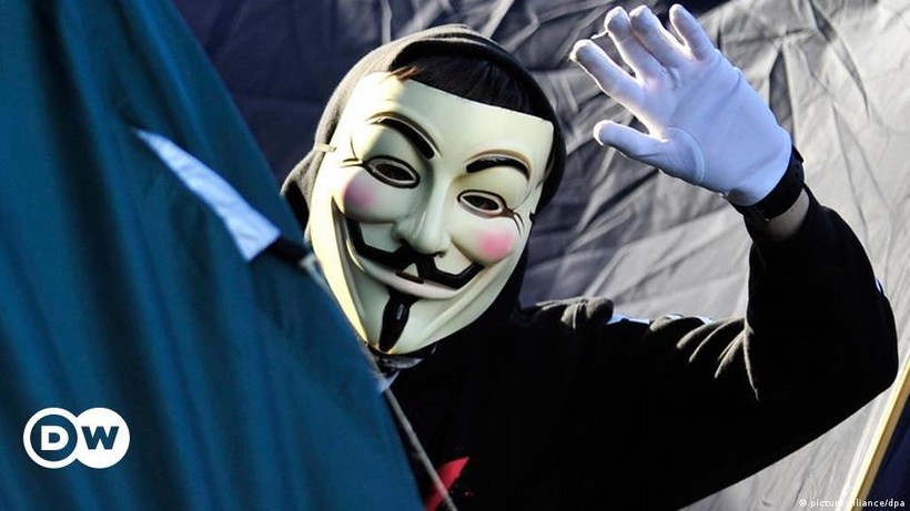 Anonymous tuyên chiến nước Nga