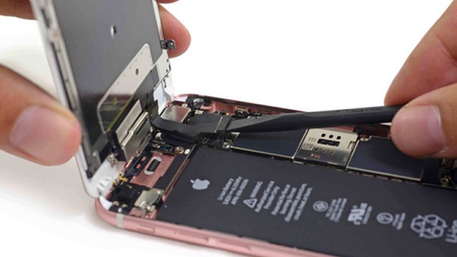 Apple thay thế pin cho iPhone 6S gặp lỗi sập nguồn