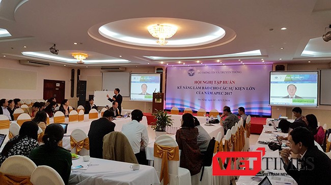 Sáng 1/12, tại Đà Nẵng, Bộ TT-TT đã tổ chức Hội nghị "Tập huấn Kỹ năng làm báo cho các sự kiện lớn-APEC" với sự tham dự của đại diện Vụ Thông tin báo chí, Bộ Ngoại giao