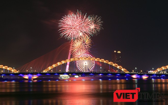Đà Nẵng sẽ bắn pháo hoa chào năm mới từ sà lan trên sông Hàn