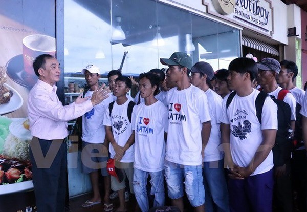 Ngày 17/1, tại Sân bay quốc tế Soekarno Hatta (Indonesia), 70 ngư dân trong tổng số 165 ngư dân Việt Nam bị bắt giữ do vi phạm vùng biển của Indonesia trong khi đánh bắt hải sản đã được trao trả về nước ăn Tết Đinh Dậu