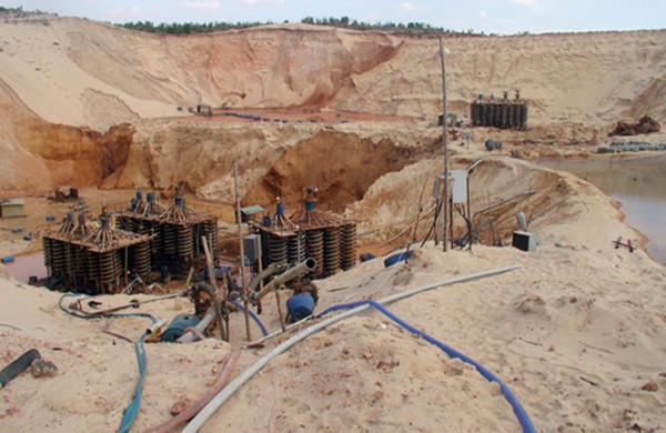 UBND tỉnh Bình Thuận vừa gửi văn bản đề nghị Bộ TN-MT chưa xem xét cấp phép đối với Dự án khai thác khoáng sản titan tại xã Hòa Thắng (huyện Bắc Bình).