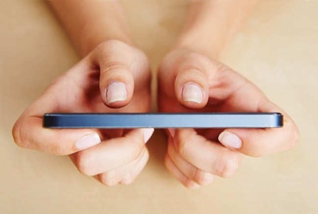 Dùng 2 ngón tay là 1 trong 5 cách nhập liệu cực nhanh trên smartphone mà người dùng có thể áp dụng đối với bất kỳ smartphone nào có bàn phím cảm ứng