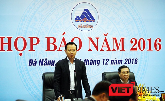 Bí thư Thành ủy Đà Nẵng Nguyễn Xuân Anh phát biểu chỉ đạo tại một cuộc Họp báo định kỳ của TP Đà Nẵng