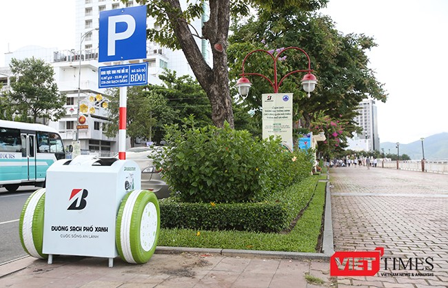 Chiều 22/7, UBND quận Hải Châu (TP Đà Nẵng) và Bridgestone Việt Nam chính thức đưa thùng rác thông minh vào hoạt động tại các tuyến đường du lịch trên địa bàn quận này.