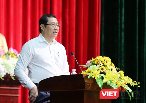 Chủ tịch UBND TP Đà Nẵng Huỳnh Đức Thơ cho rằng, sau những sự việc xảy ra tại Đà Nẵng trong thời gian qua, cán bộ công chức nên tập vào công việc, không nên bàn đến chuyện của người khác, nhất là chuyện nhân sự lãnh đạo TP