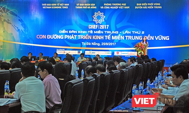 Sáng 25/9, tại Đà Nẵng, Diễn đàn kinh tế miền trung năm 2017 (CREF) lần 2 đã diễn ra với chủ đề “Con đường phát triển kinh tế miền Trung bền vững” cùng nhiều hiến kế để thúc đẩy phát triển kinh tế khu vực này.