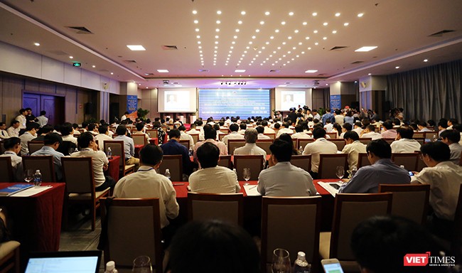 Sáng 27/10, UBND TP Đà Nẵng cùng Bộ TT & TT tổ chức Hội thảo cấp cao về Xây dựng TP thông minh và Xúc tiến đầu tư, phát triển CNTT trên địa bàn. Ảnh: Hồ Xuân Mai