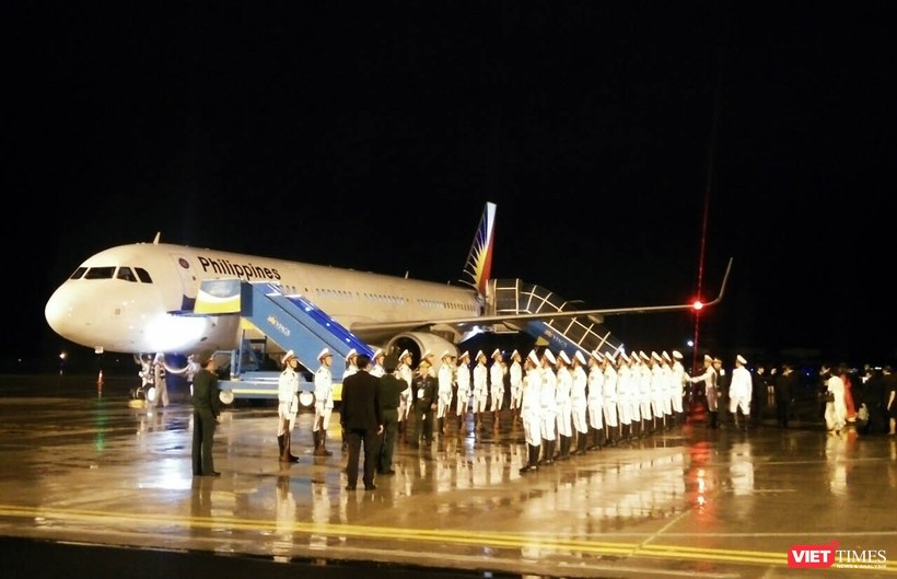 Tối ngày 8/11, chuyên cơ máy bay chở Tổng thống Philippines Rodrigo Duterte đã hạ cánh xuống sân bay quốc tế Đà Nẵng.
