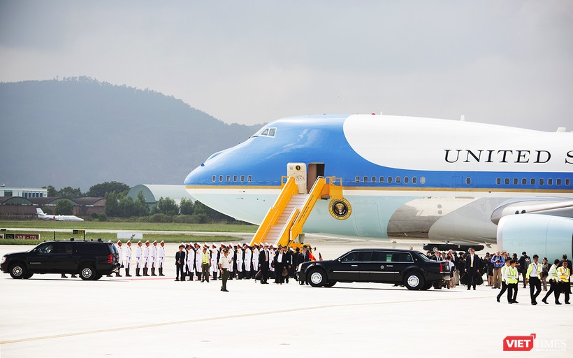 Không giống như việc hạ cánh của các chuyên cơ chở nguyên thủ khác đến Đà Nẵng, chuyên cơ Air Force One  của Tổng thống Mỹ có nhiều điều thú vị khi hạ cánh xuống sân bay Đà nẵng