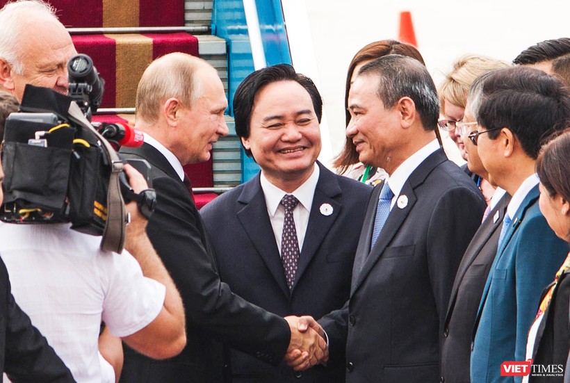 Bí thư Thành ủy Đà Nẵng Trương Quang Nghĩa tại buổi đón Tổng thống Nga Putin đến Đà Nẵng tham dự Tuần lễ cấp cao APEC 2017