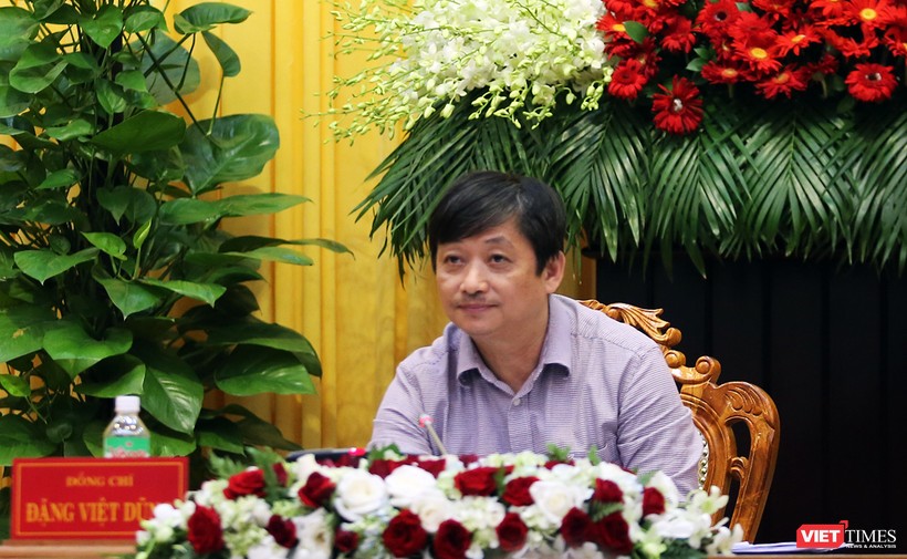 Ông Đặng Việt Dũng, Trưởng Ban Tuyến giáo Thành ủy Đà Nẵng chủ trì buổi Họp báo công bố kết quả Hội nghị Thành ủy Đà Nẵng lần thứ 11, nhiệm kỳ 2015-2020 vừa diễn ra