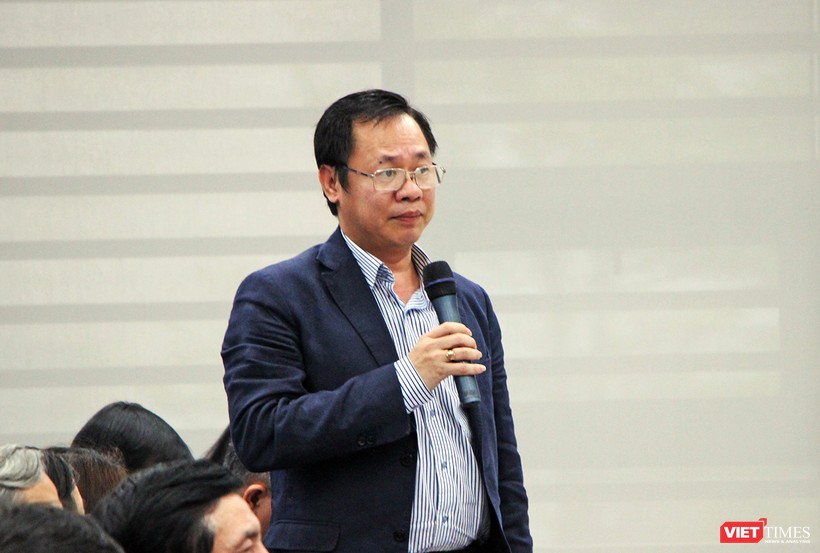 Giám đốc Sở Xây dựng TP Đà Nẵng Vũ Quang Hùng trả lời câu hỏi liên quan đến dự án xây dựng sai phép tại cuộc Họp báo quý 4/2017 của UBND TP Đà Nẵng diễn ra hôm 11/1 vừa qua.