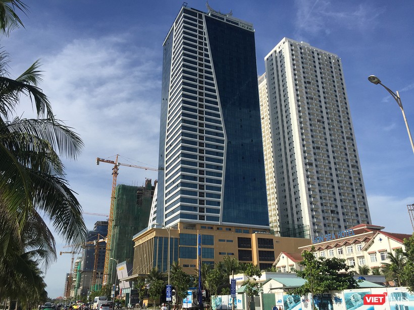 Tổ hợp khách sạn và căn hộ chung cư cao Mường Thanh Sơn Trà đã xây trái phép 104 căn hộ của khối chung cư cao cấp 