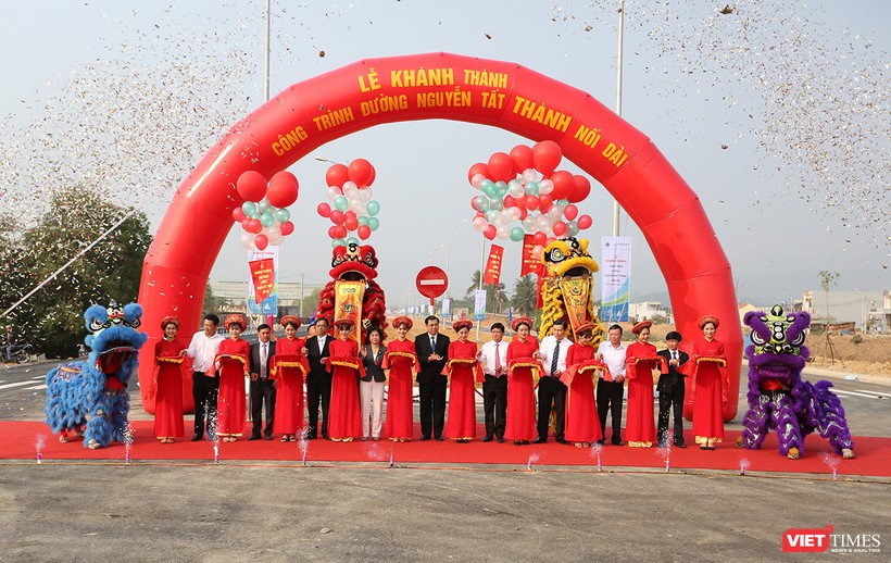 Sáng 29/03, nhân kỷ niệm 43 năm ngày Giải phóng TP Đà Nẵng, UBND TP.Đà Nẵng đã chính thức khánh thành tuyến đường Nguyễn Tất Thành nối dài. 