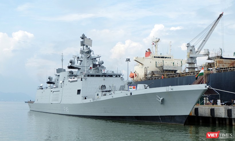 Tàu Hải quân Ấn Độ trong một chuyến thăm Đà Nẵng vào năm 2015