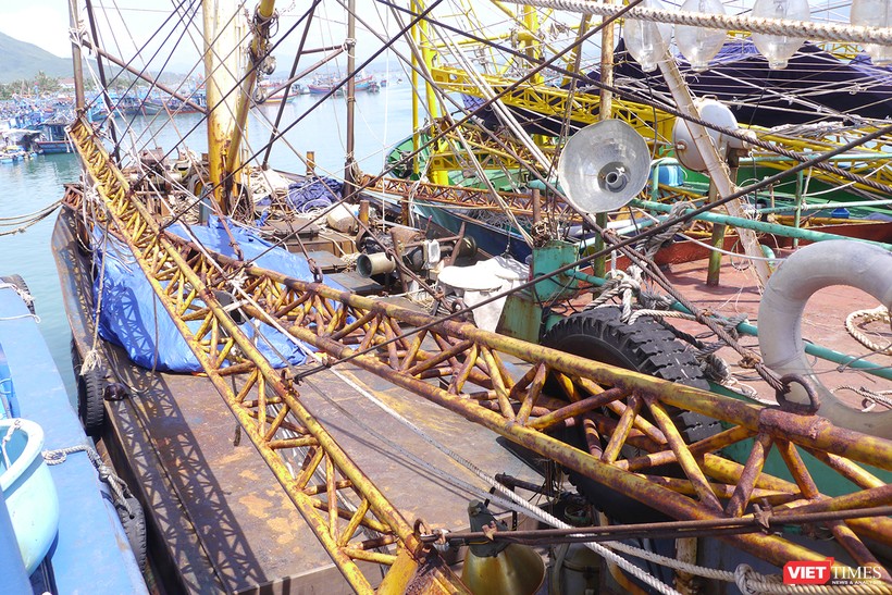 Sau nhiều diễn biến liên quan đến việc hư hỏng đối với tàu cá vỏ thép của ngư dân Bình Định do chất lượng đóng không đảm bảo thì này xúat hiện thêm việc đóng tàu qua môi giới