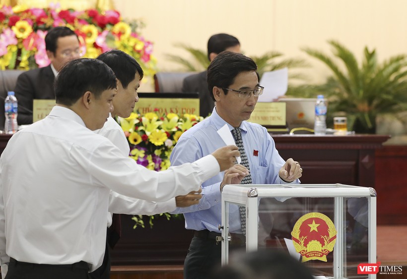 Chủ tịch HĐND Đà Nẵng kiến nghị xem việc giải tỏa đền bù là nhiệm vụ quan trọng và cần đưa tiêu chí này vào đánh giá năng lực lãnh đạo của Chủ tịch các quận huyện