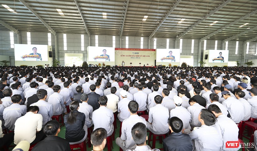 Ông Trần Bá Dương, Chủ tịch HĐQT THACO đọc  thông điệp đầu năm tạo động lực để THACO phát triển trong năm 2019 và tương lai.