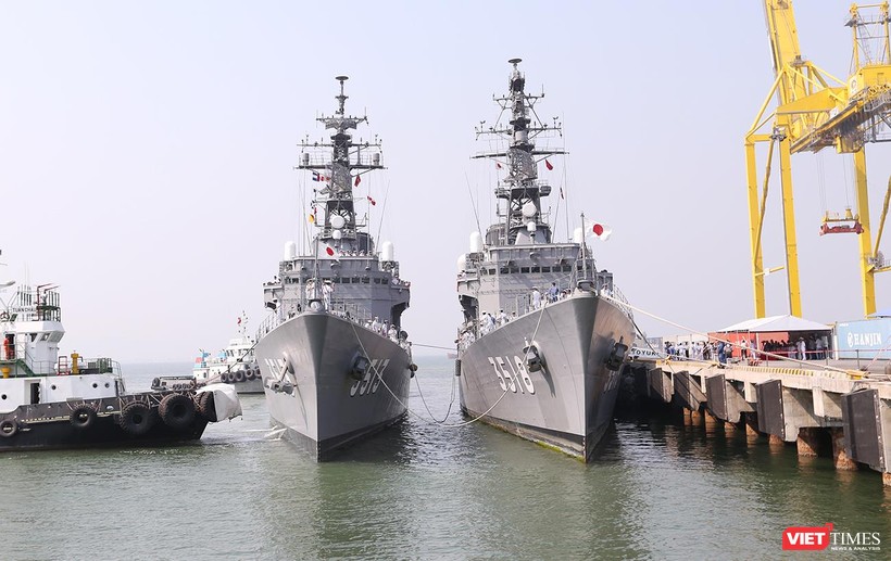 Đội tàu huấn luyện gồm JS SETOYUKI VÀ JS SHIMAYUKI thuộc Lực lượng bảo vệ bờ biển Nhật Bản tại Cảng Tiên Sa, Đà Nẵng