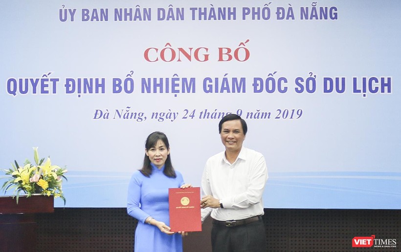 Bà Trương Thị Hồng Hạnh nhận quyết định bổ nhiệm giám đốc Sở Du lịch Đà Nẵng