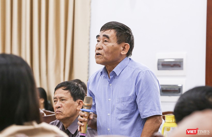 Cử tri Nguyễn Quang Nga ý kiến tại Hội nghị tiếp xúc cử tri quận Thanh Khê diễn ra sáng 19/11