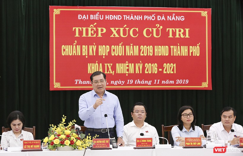 Ông Huỳnh Đức Thơ, Chủ tịch UBND TP Đà Nẵng trả lời ý kiến cử tri quận Thanh Khê tại buổi tiếp xúc diễn ra sáng 19/11