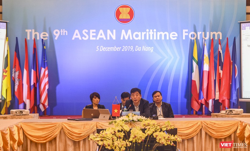Vụ trưởng Vụ ASEAN Bộ Ngoại giao Vũ Hồ - Đại diện cho chủ nhà Việt Nam chủ trì phiên khai mạc