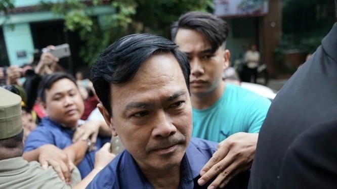 Bị can Nguyễn Hữu Linh trong phiên tòa xét xử tội “Dâm ô đối với người dưới 16 tuổi” tại TAND quận 4 (TP HCM)