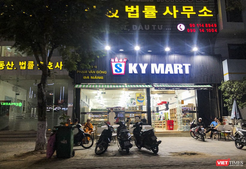 Một siêu thị phục vụ người Hàn Quốc trên đường Phạm Văn Đồng, quận Sơn Trà, TP Đà Nẵng