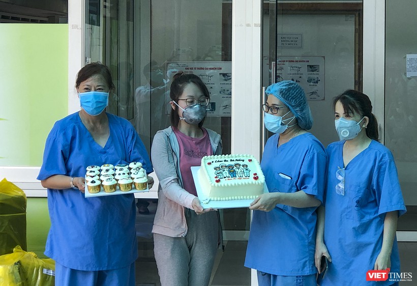 Bệnh nhân mắc COVID-19 thứ 135 được điều trị tại Bệnh viện Đà Nẵng xuất viện