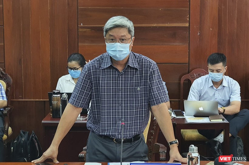 Thứ trưởng Bộ Y tế Nguyễn Trường Sơn tại buổi làm việc với Ban Chỉ đạo phòng, chống dịch COVID-19 tỉnh Quảng Ngãi (Ảnh Anh Văn-Tuấn Dũng)