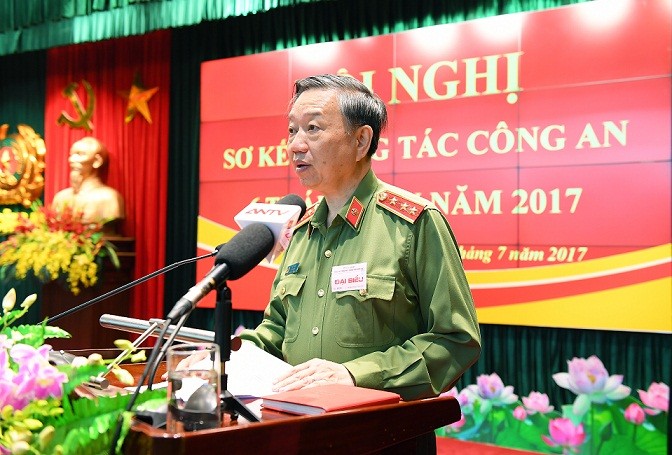 Bộ trưởng Tô Lâm phát biểu chỉ đạo tại Hội nghị sơ kết công tác Công an 6 tháng đầu năm 2017.