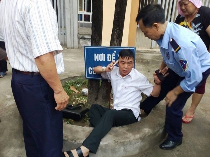 Ông Nguyễn Hồng Điệp, Trưởng Ban Tiếp dân TƯ bị công dân khiếu kiện xô xát