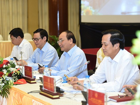 Thủ tướng Nguyễn Xuân Phúc, Phó Thủ tướng Vương Đình Huệ cùng nhắn tin ủng hộ người nghèo.