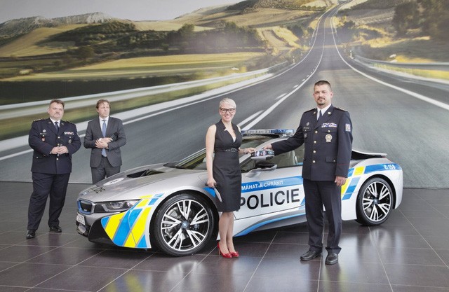Cảnh sát CH Séc sử dụng xe BMW i8